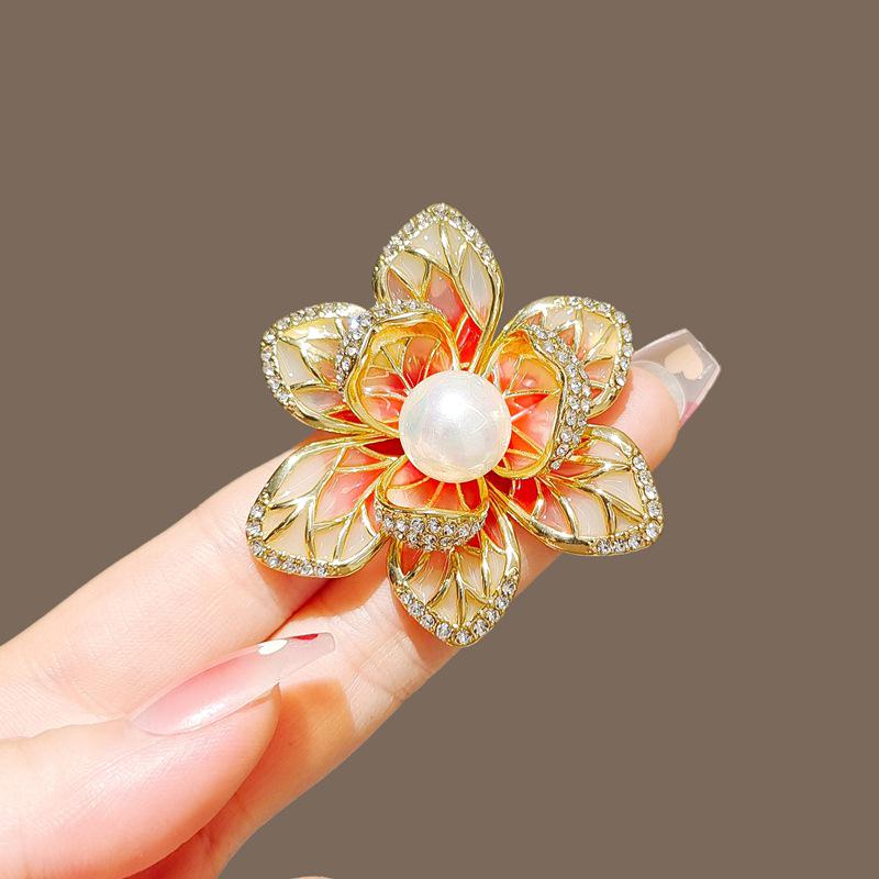 Vintage Peony Pearl Fan Brooch: Elegant Retro Flower Pin for Women’s Suits