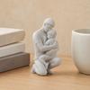 3D-gedruckte Skulptur-Figuren von Vater und Sohn, die sich umarmen, Matt-weiße Heim-Tischdekoration, Sentimentales Geschenk für Papa vom Sohn zum Vatertag,