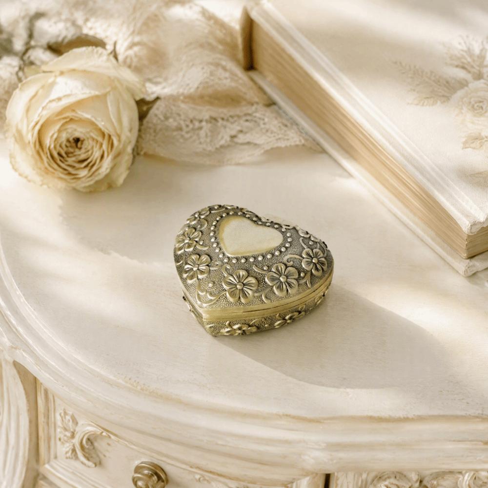 Carved Flower Metal Jewelry Box Metal Construction Heart Jewelry Box For Earring