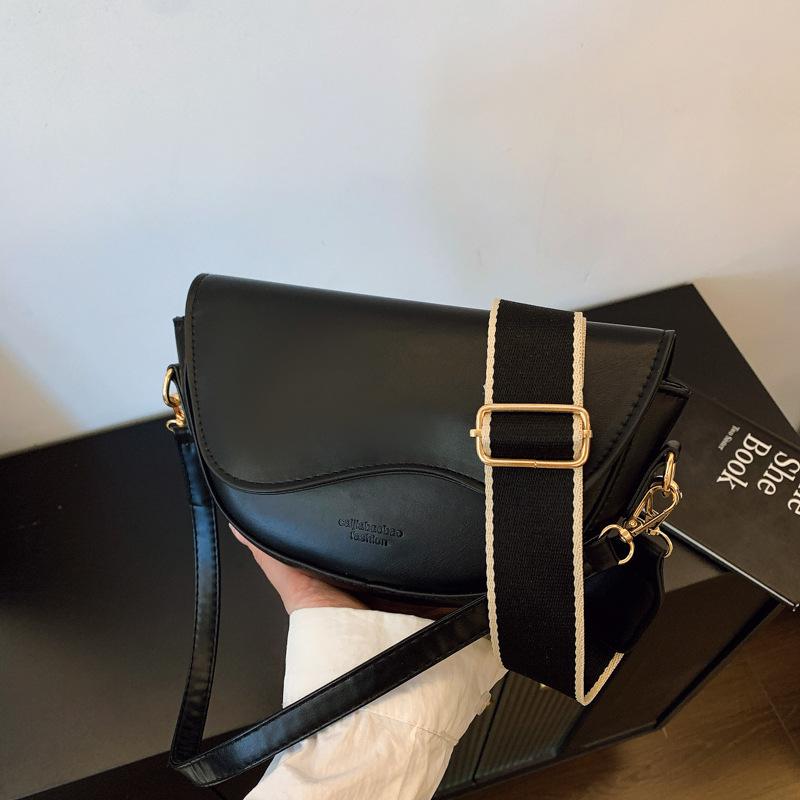 Saddle Bag Texture Niche Women'S Popular Retro Versatile Messenger Bag Fashion Single Shoulder Armpit