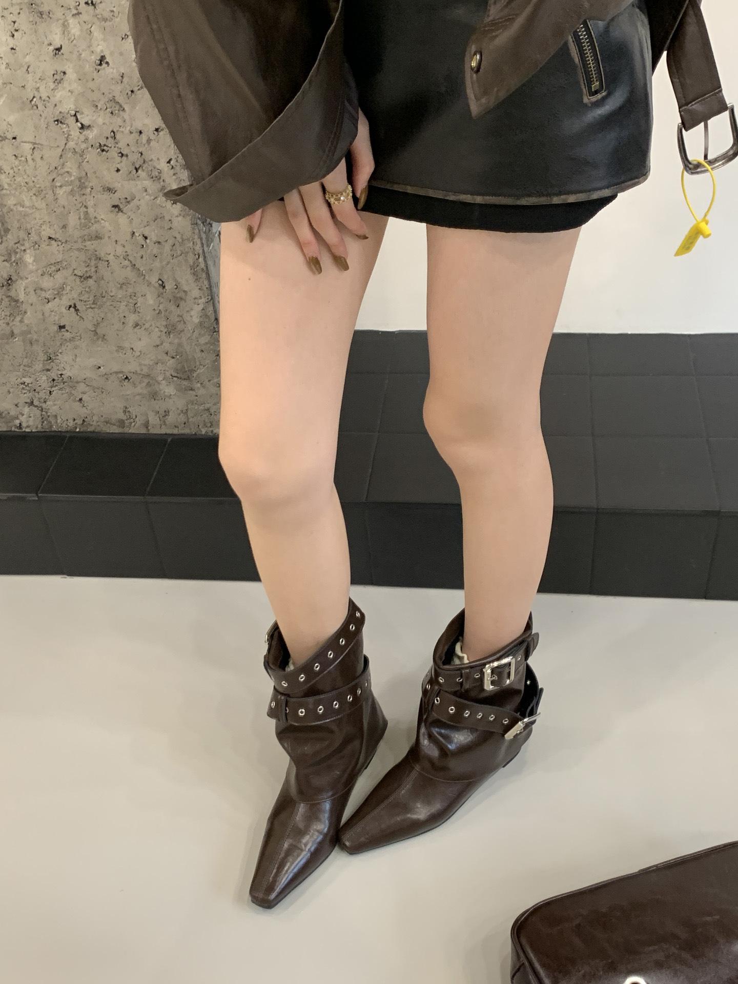 

Shoes women s 2025 autumn and winter new Maillard pointed rivet trouser tube boots inner height increase belt buckle Martin boots short boots 39 коричневый