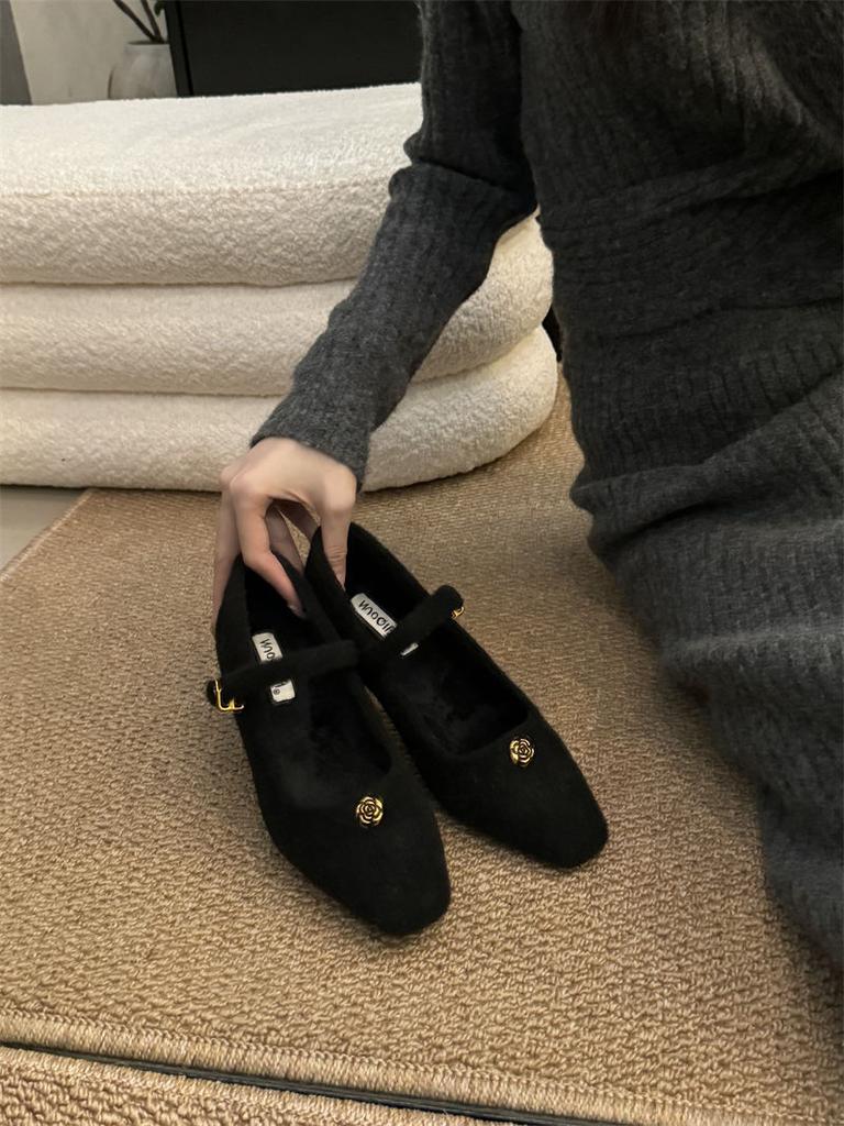NUOQILIN retro small square head camellia woolen single shoes women's autumn and winter velvet one-word buckle belt Mary Jane shoes
