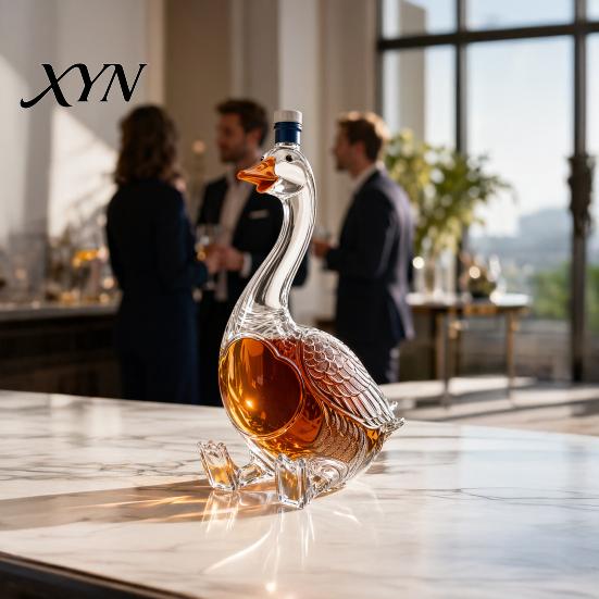 Bar Cabinet Display Piece Goose Shaped Whiskey Decanter, 3D Animal Glass Bottle with Stopper, Transparent Amber Novelty Wine Dispenser for Home