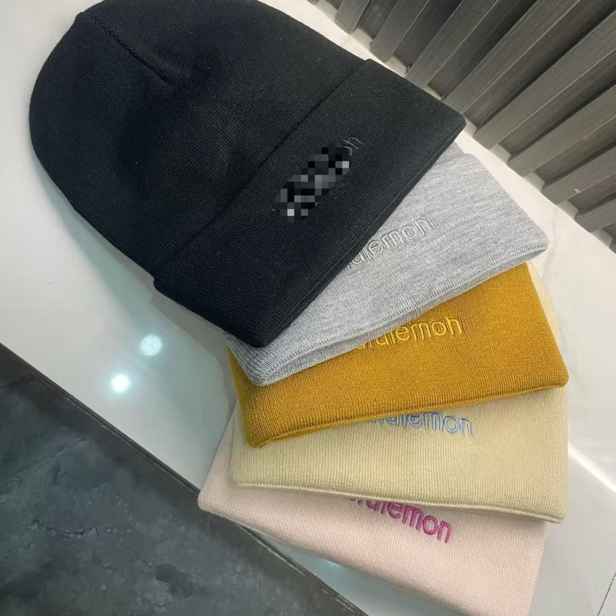 

Comfortable and warm wool knit hat with good elasticity, head-friendly fit, embroidered logo, versatile design, available in three colors.
