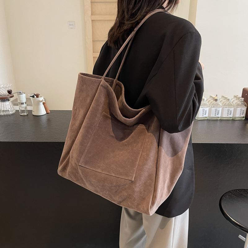 Женская сумка через плечо большой емкости — фото 4