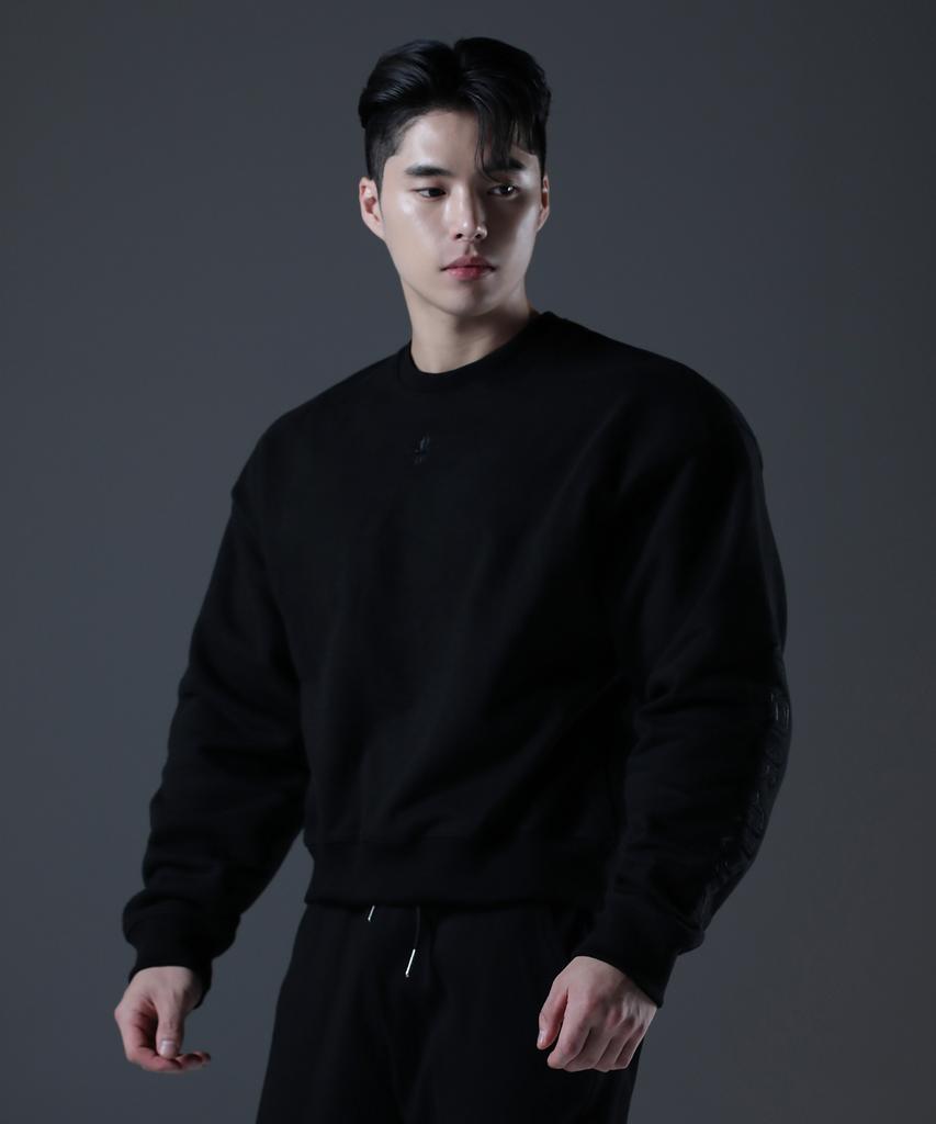 CARMID Lettering Noble Black Embroidered Sweatshirt