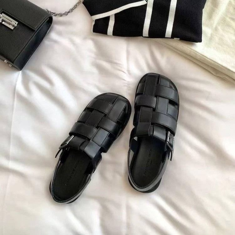 Baotou vävda ihåliga plattbottnade romerska sandaler dam 2025 nya moderiktiga mångsidiga bekväma andningsbara grisburtofflor