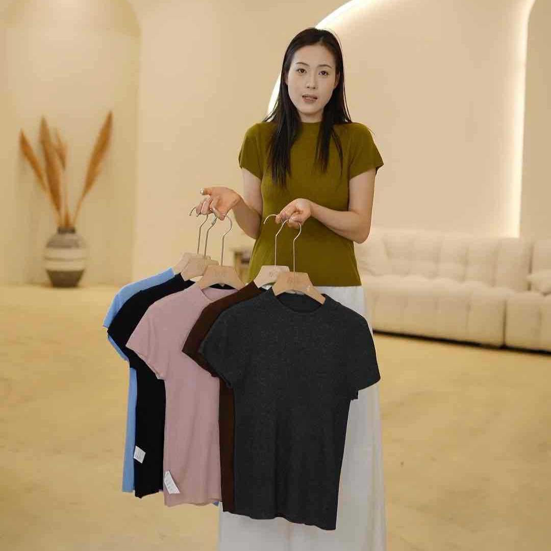 

Silk & Wool Slim-Fit Half-High Collar Short-Sleeve Shirt One Size зелёный