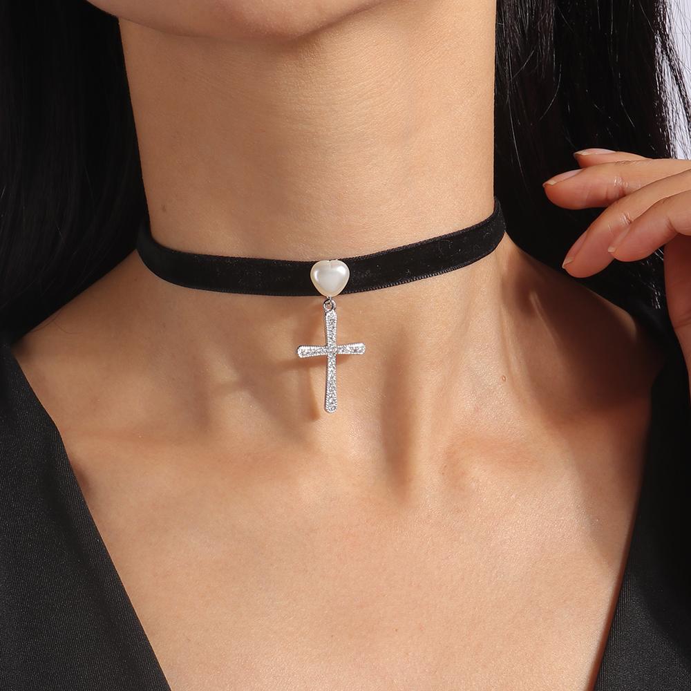 Fashion Black Bowknot Necklace Gothic Heart Lace Velvet Choker Necklaces for Women Girls Party Club Jewelry Gifts