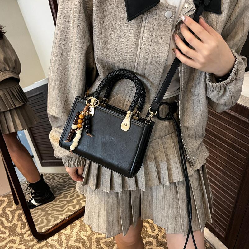 Super Fire Small Bag Women's Autumn and Winter Versatile 2025 New Fashion Shoulder Messenger Bag Korean Version Ins Portable Small Square Bag