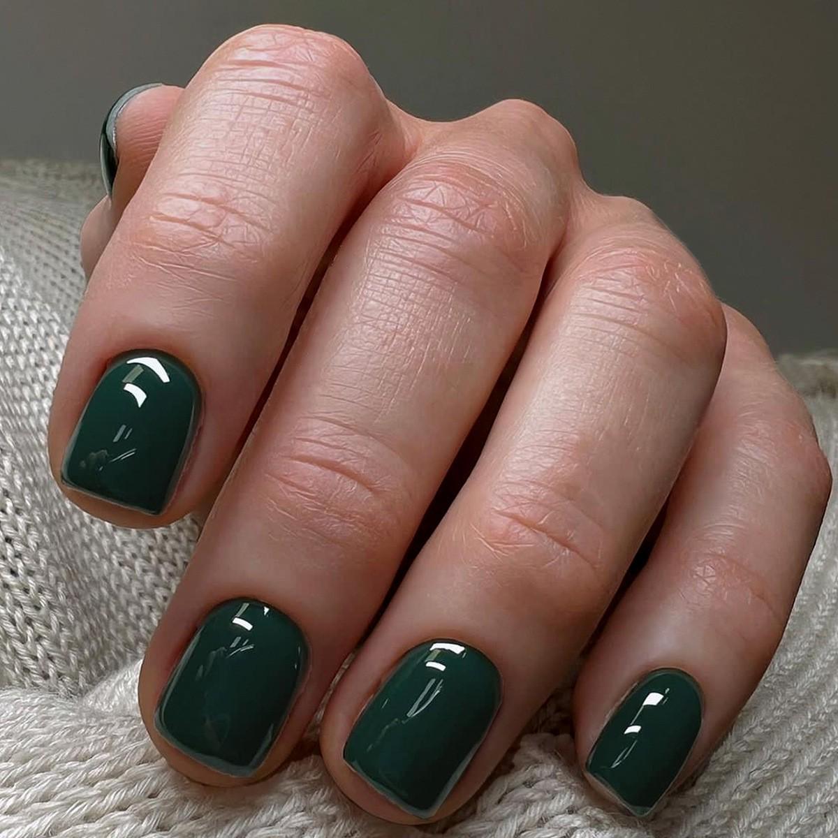 

Short Dark Green Wearable False Nails - 24 Pack