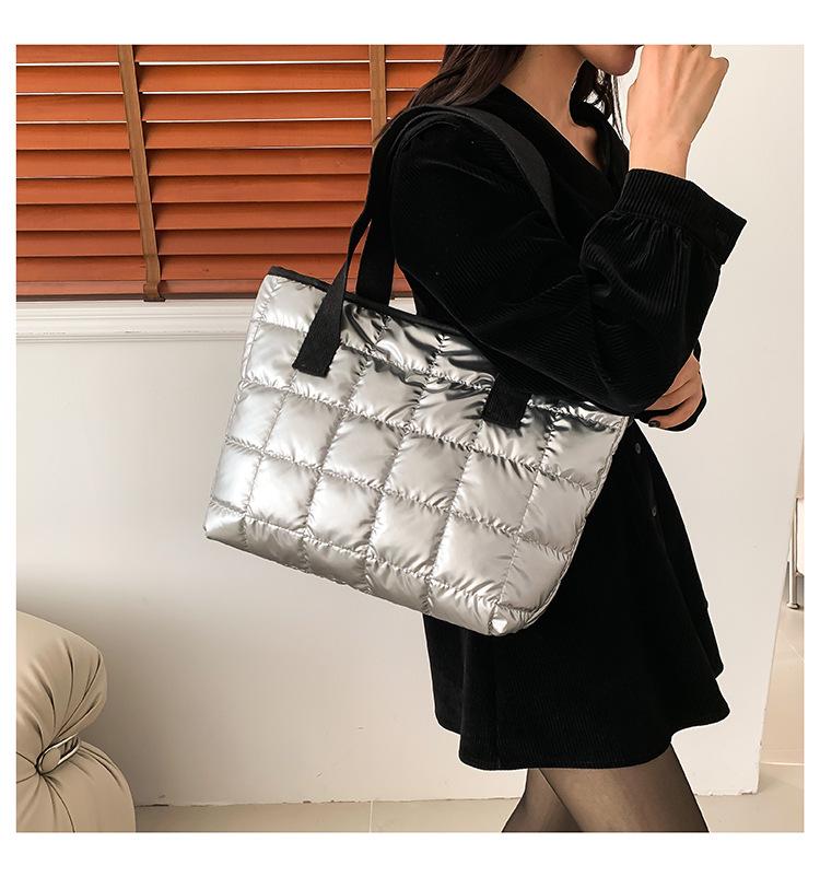 2025 Winter Versatile Influencer Shoulder Bag: Stylish Textured Makeup Tote