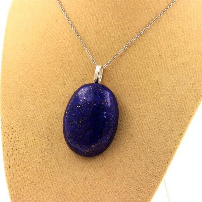 Pierres et Minéraux. Collier Lapis Lazuli. 71.82 ct. Forme ovale..