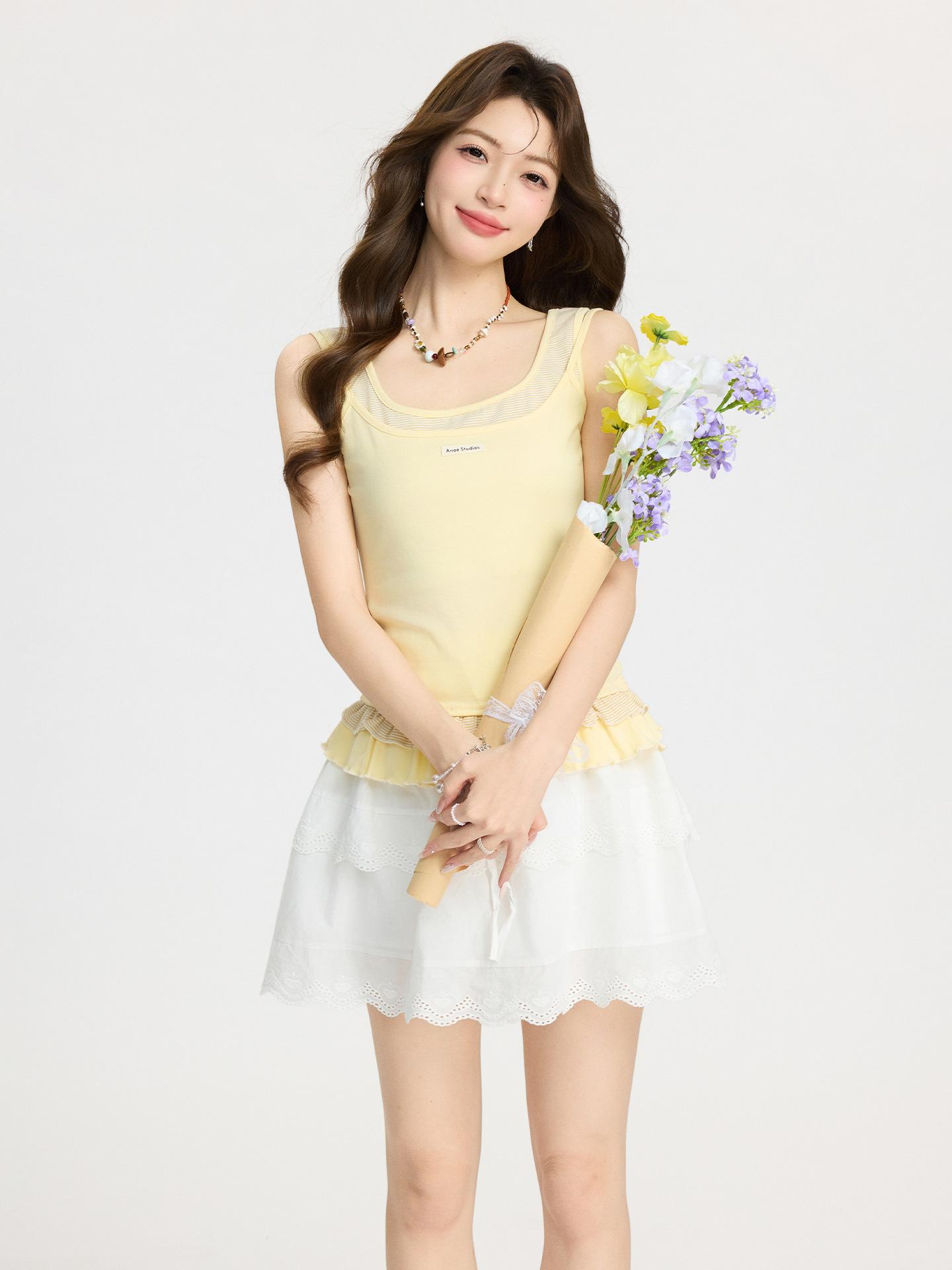 

Dopamine yellow lace hem fake two-piece suspender vest spring and summer new bottoming shirt with slim women S