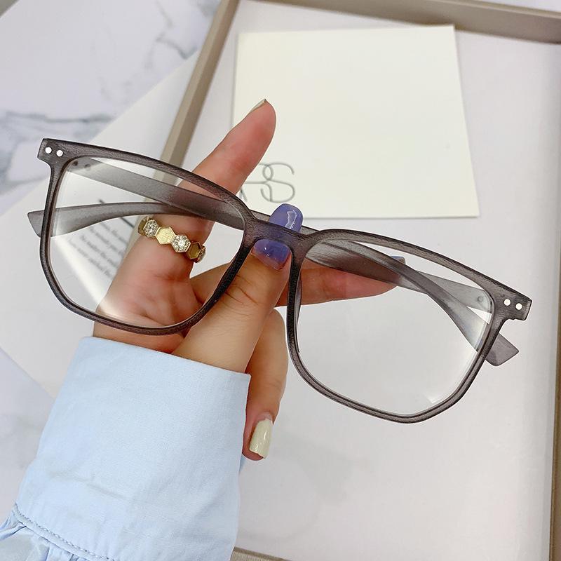Men's Retro Anti-Blue Light Glasses: Super Light, No Makeup, Slimming Student Style Frames for Myopia