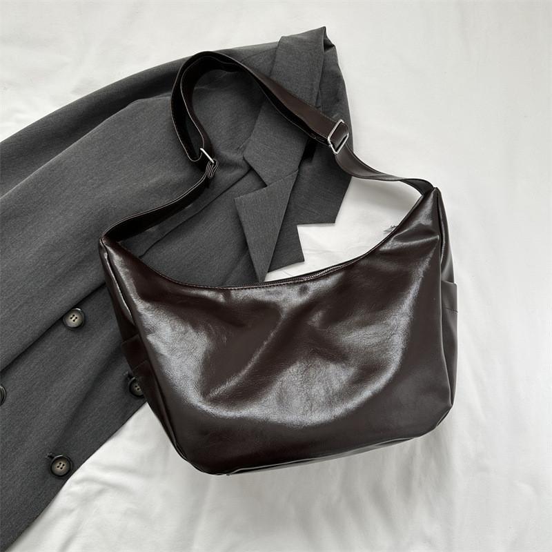 Stylish Vintage Fashion Shoulder Bag Large Capacity Tote Bag For Women In Black Brown And Light Brown