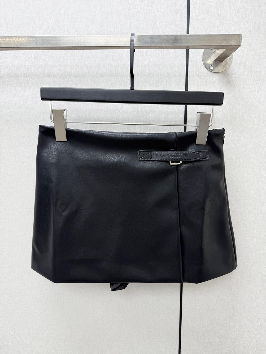 2026 Early Spring Leather Label Buckle Hip-Hugging Spicy Girl Slit Slim-Fit Short Leather Skirt for Women Small чёрный