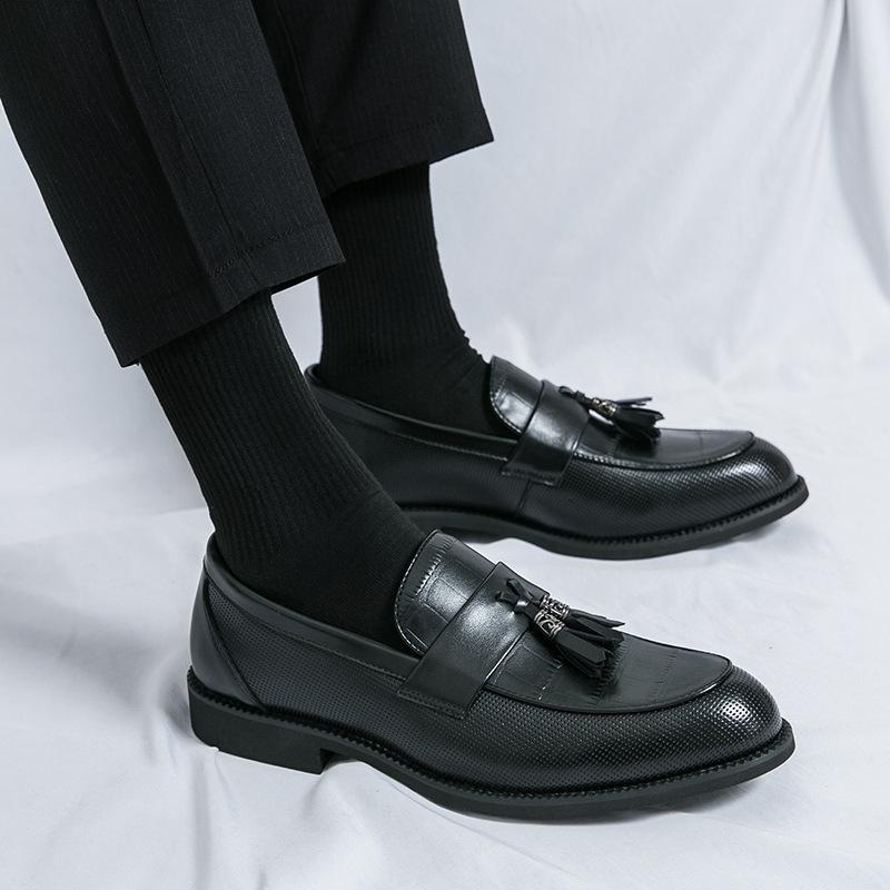 Men's shoes large size new loafers fashion men's foot glove fringed leather shoes British style gentleman men's wedding shoes
