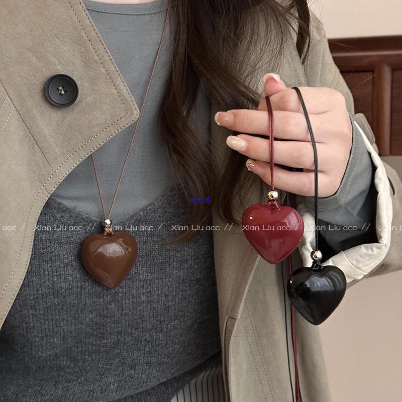 Colar Coração Couro Retrô 2025 para Mulheres - Corrente Clavicular Luxo Leve por Anco Lei