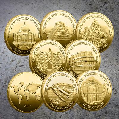Set van 7 nieuwe wereldwonderen van architectuurmunten, piramides, de Chinese Muur, de Taj Mahal, arcademedailles, creatieve munten