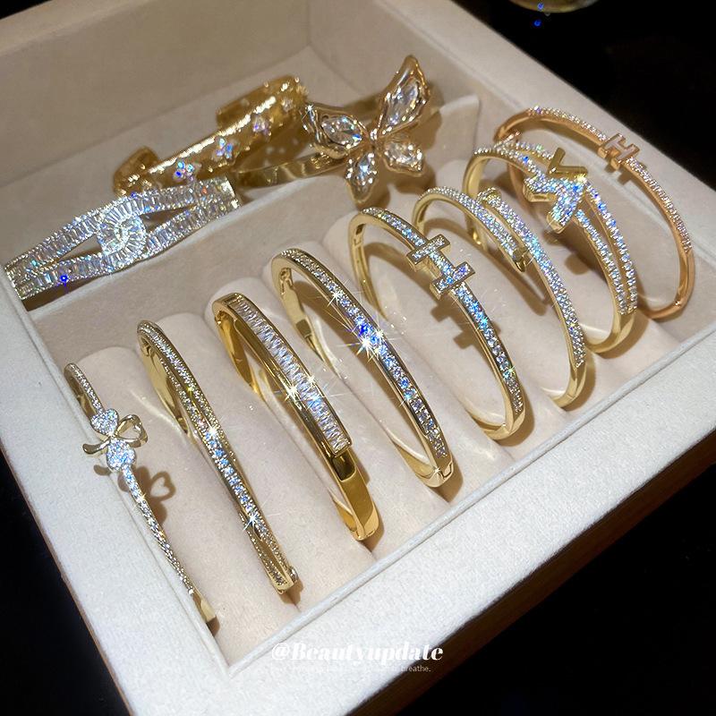 Butterfly Opening Bangle: Women's Fashionable, Versatile, Light Luxury Bracelet with High-End Niche Design