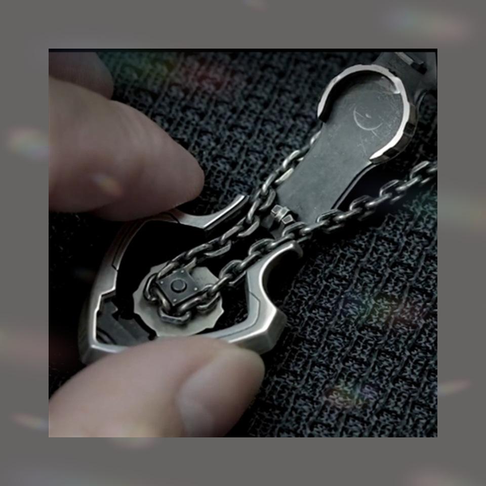 Different Shuttle Mechanical Movable Pendant Necklace Men's Domineering High Sense Pendant Necklace Fashion