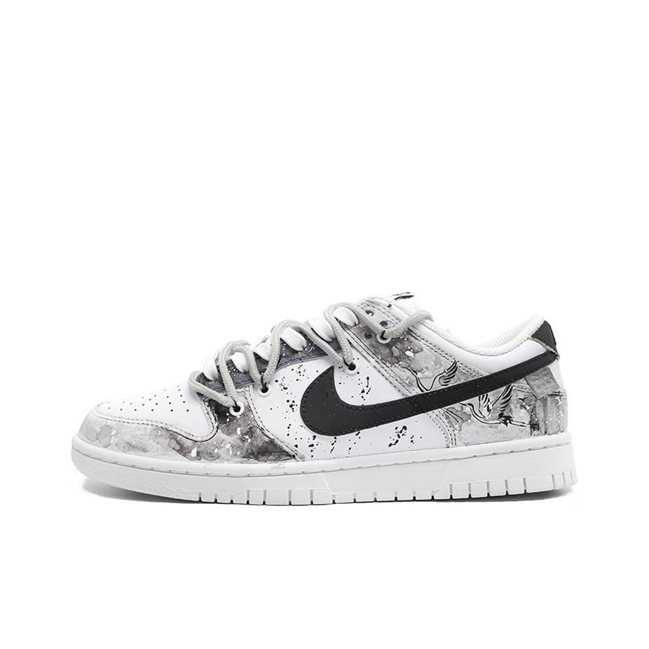 

Female Nike Dunk Low Skate shoes