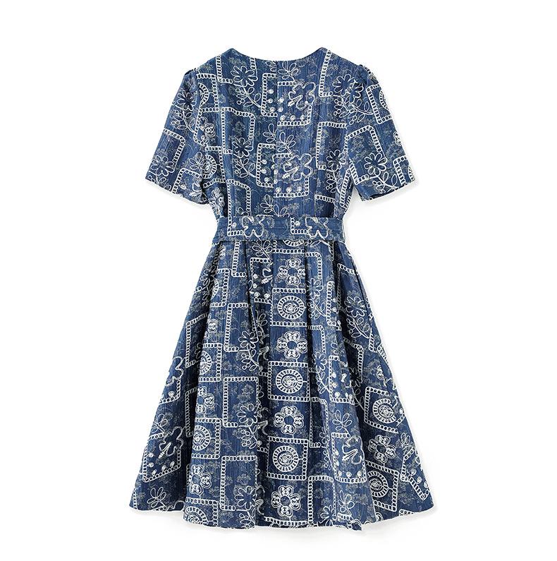 High-End Exquisite Crew Neck Embroidered Lace-Up Summer Dress