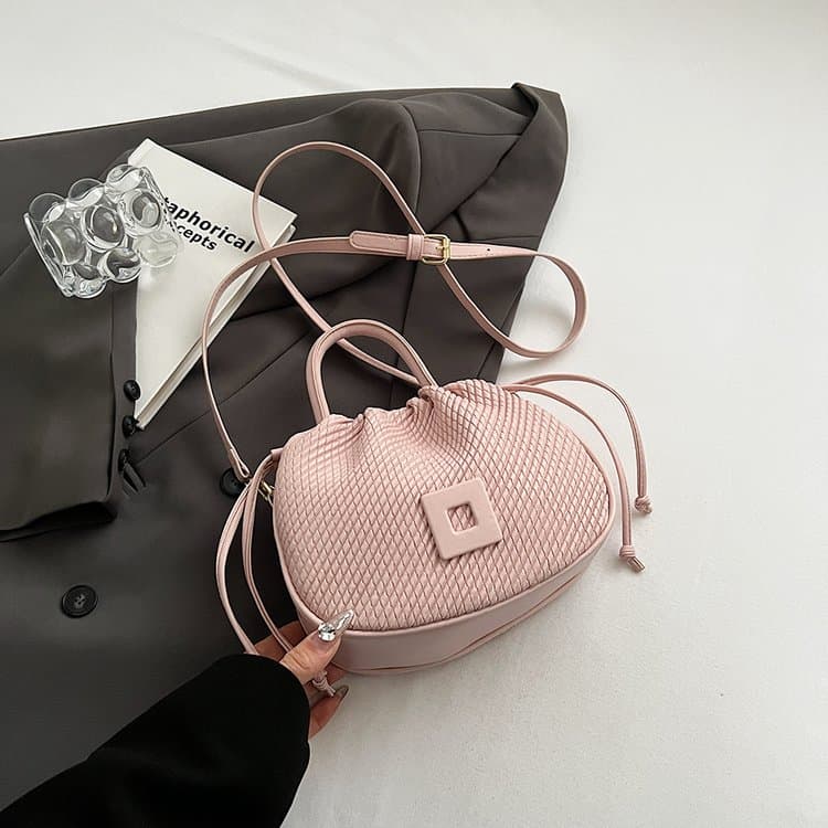 Bolsa de ombro feminina elegante com textura