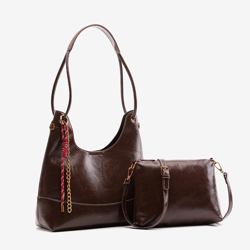 Autumn and Winter Large-capacity Tote Buns with Trendy Oil Wax Skin and Retro Style