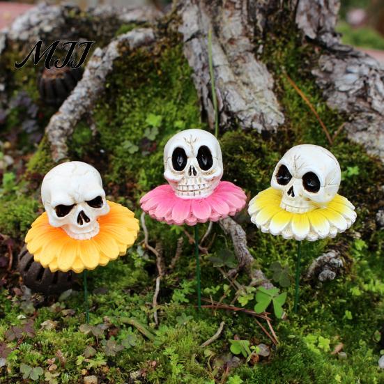 Weather Resistant Halloween Ornaments 3Pcs/Set Skull Garden Stakes, Chrysanthemum Yard Resin Outdoor Decorative Flower for Lawn Patio Bed Decoration