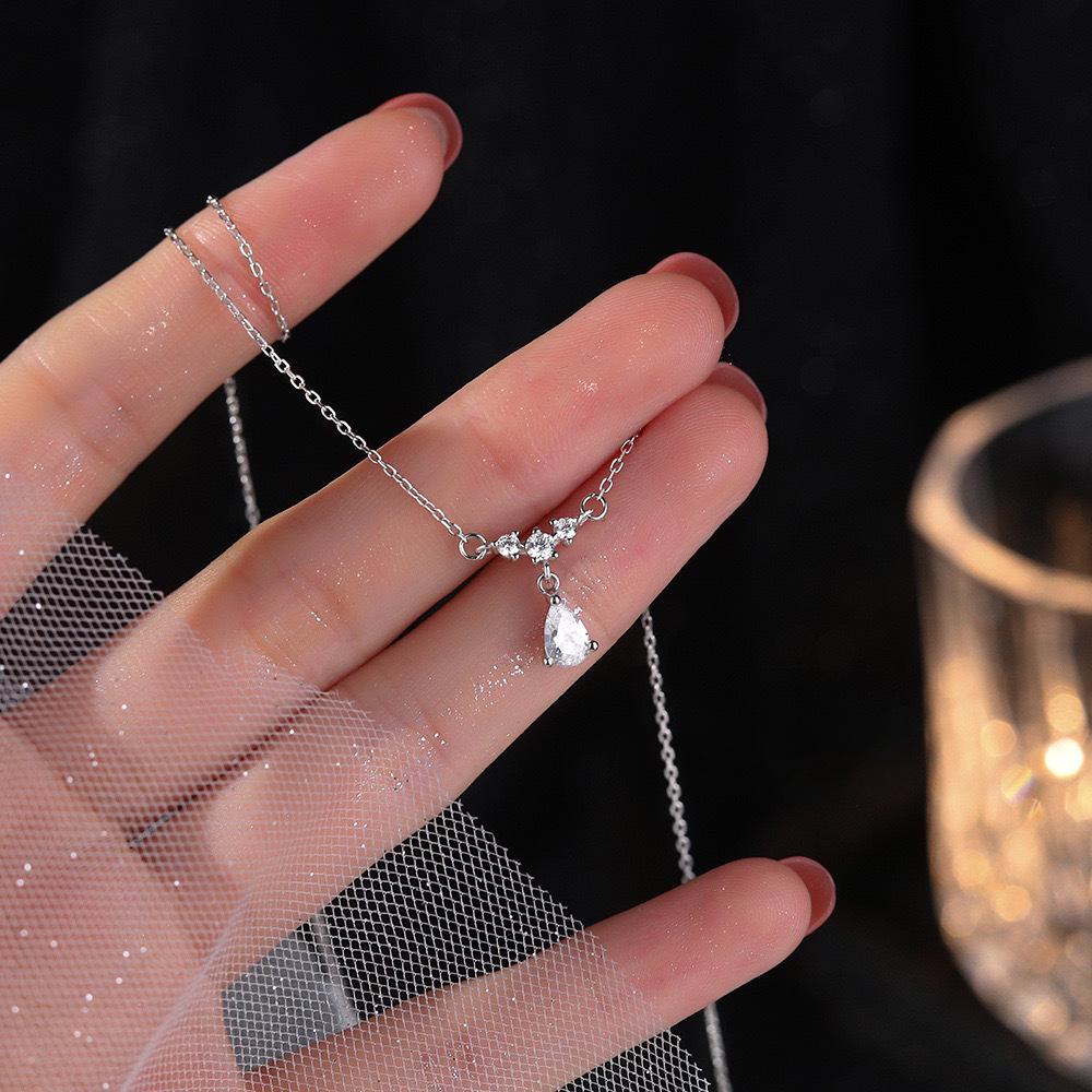 Women's S925 Sterling Silver Water Drop Pendant Necklace - Minimalist Zircon Design Clavicle Chain