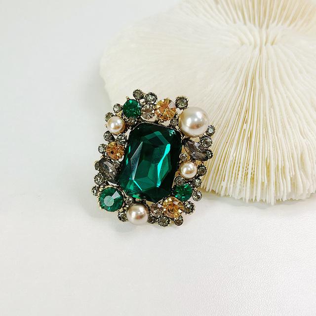 Vintage Alloy Pearl Rhinestone Luxury Fashion Atmosphere Brooch Clothes Accessories Corsage Brooch