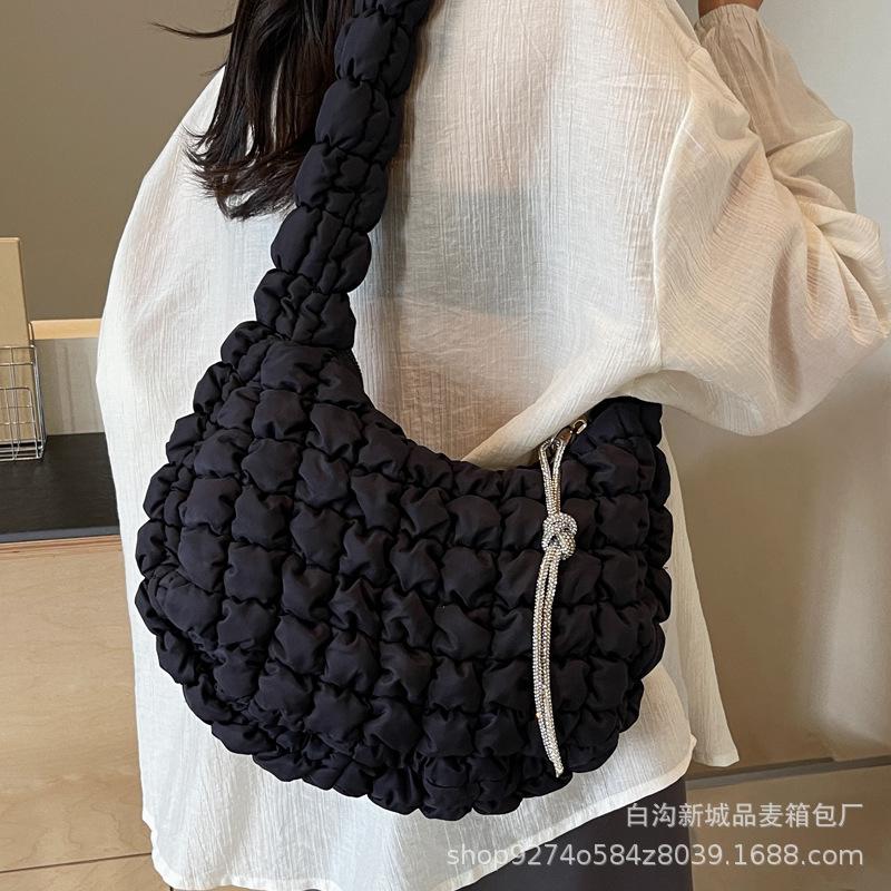Korean version of trendy underarm bag women's 2025 summer new fashion pleated cloud bag niche design simple shoulder bag