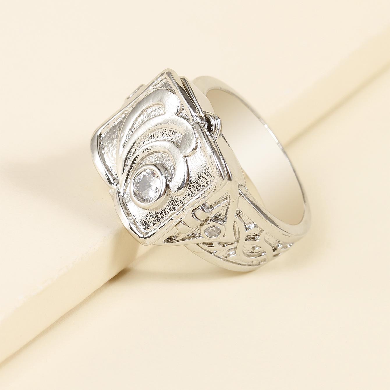 

Geometric Open Silver & Gold Engraved Storage Ring