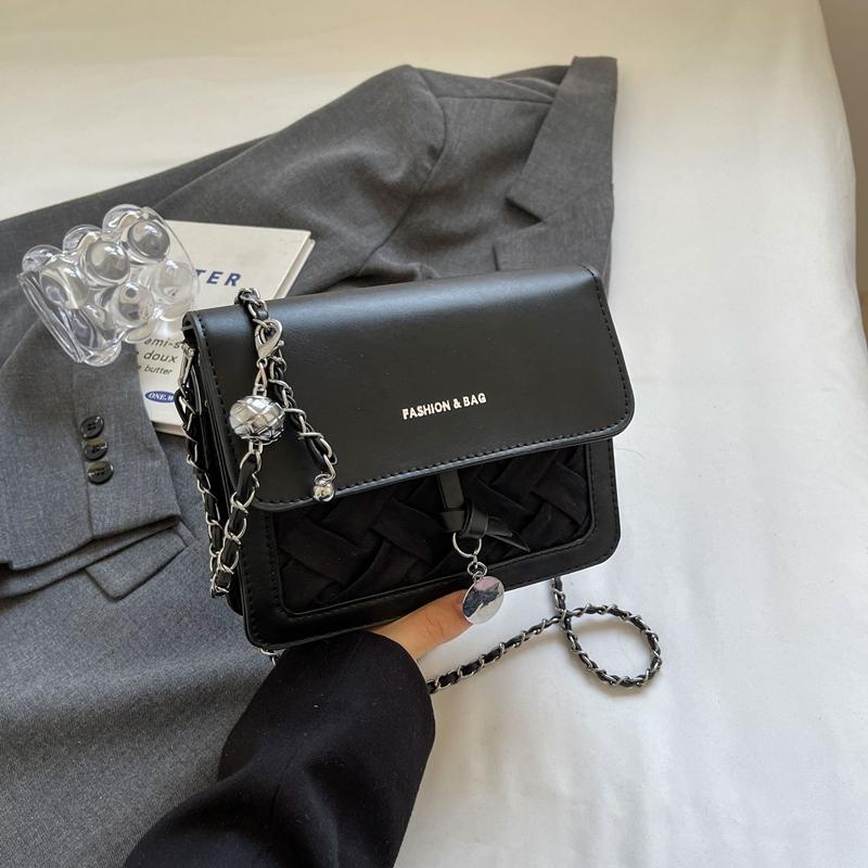 

Популярная летняя новинка этого года, модный нишевый дизайн, универсальная сумка через плечо, модная цепочка, маленькая квадратная сумка для поездок на работу и обратно