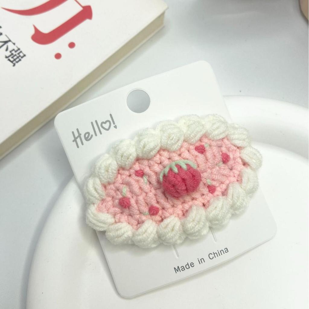 Exquisite Handmade Yarn Crochet Hair Clip - Cute, Original Design for Girls' Instagram-Ready Hair Accessories.