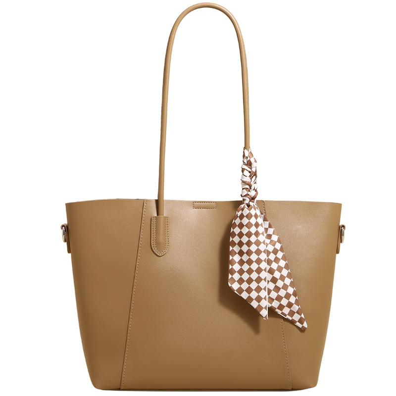 Spring and Summer New Versatile Simple and Large Capacity Tote Bag for Women Fashion Shoulder Bag for Women Commuting Bag for Women