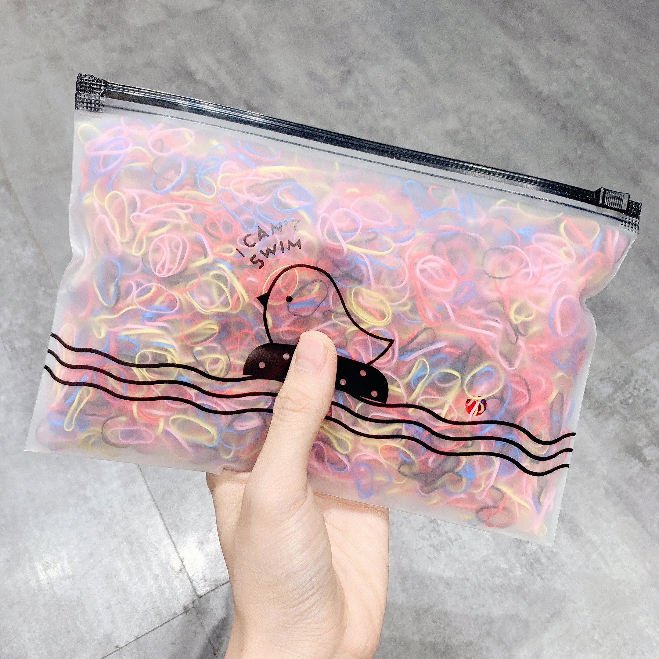 

2000 шт./пакет красочные маленькие одноразовые эластичные резинки для волос детские резинки для волос держатели для хвостиков резинки конфетные аксессуары для волос резинки для волос 1000PCS