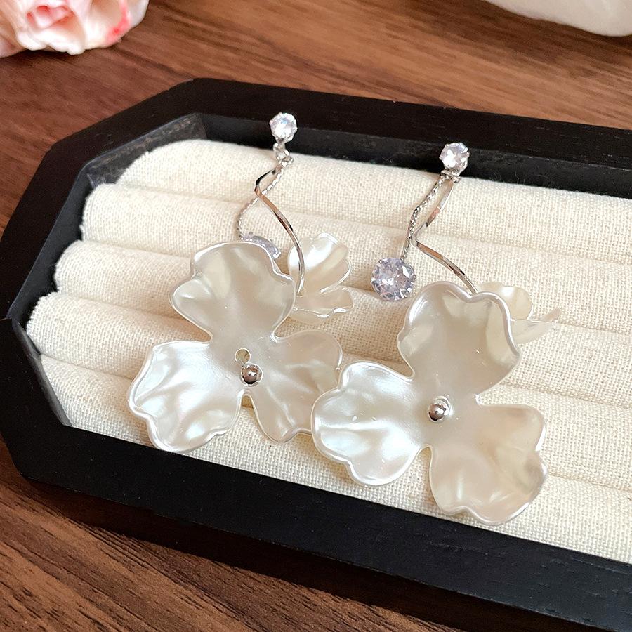 

Silver needle zircon flower fringed earrings fashionable and simple earrings women s commuting versatile temperament earrings design sense niche
