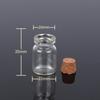 Kleine durchsichtige Glasflasche mit Korken
