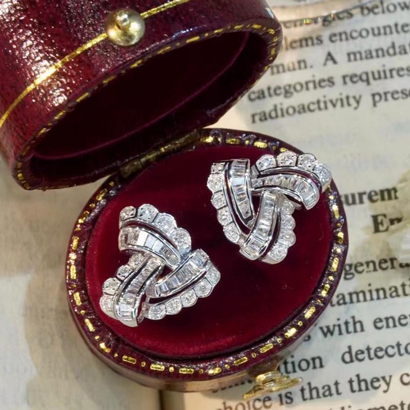 Graceful Silver Color Stud Earrings Fashion Lady Engagement Jewelry Chic Bright Cubic Zirconia Accessories for Wedding