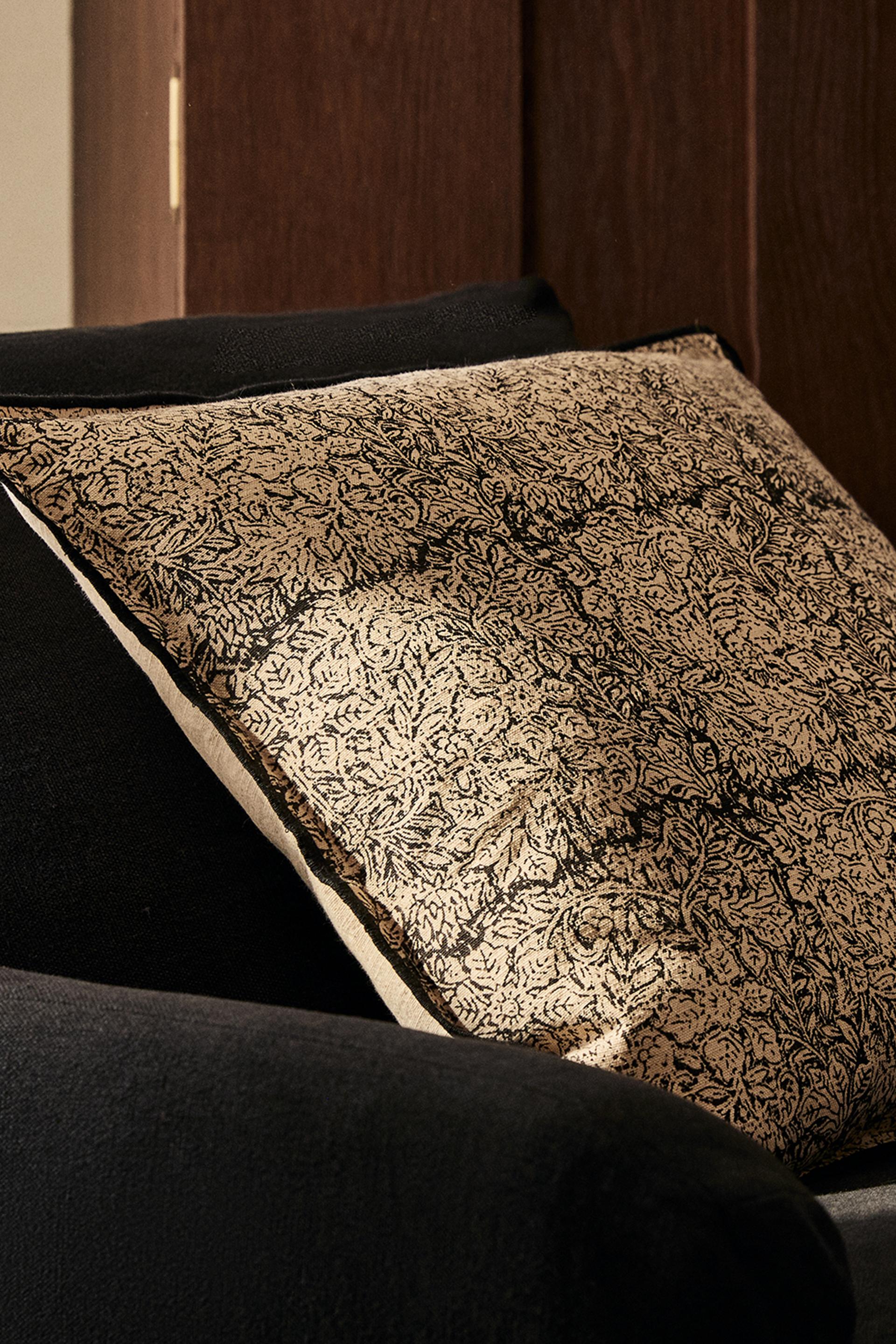 

ПОДУШКА С ОВЕРЛОКОМ