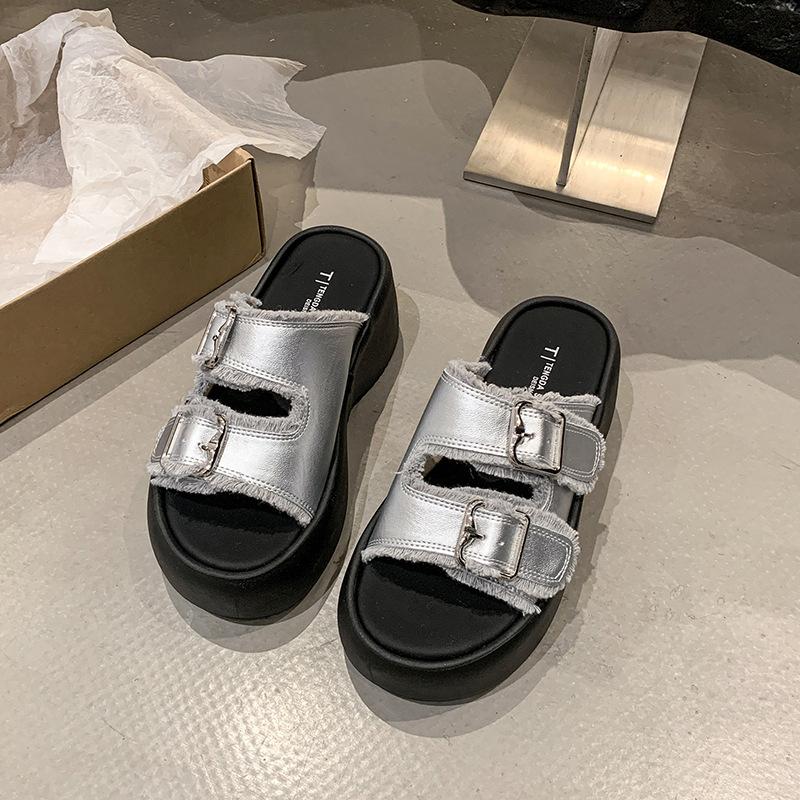 

С крутыми тапочками тапочки на платформе женская летняя одежда 2025 пляжная повседневная юбка с кисточкой в одно слово новинка 40 серебряный