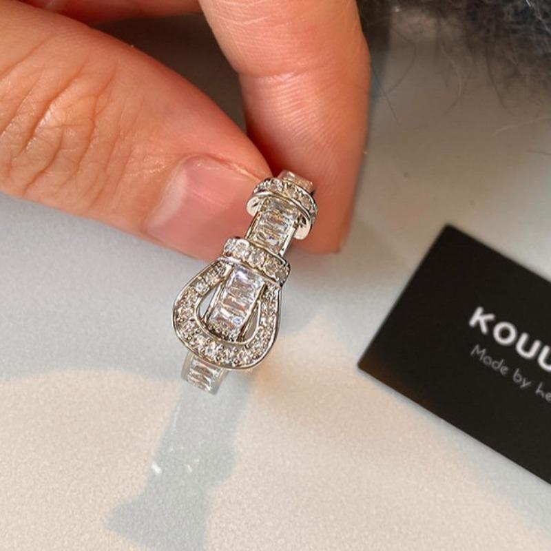 Super flash zircon oval open ring, exquisite light luxury temperament index finger ring, personalized fashion and high-end jewelry.