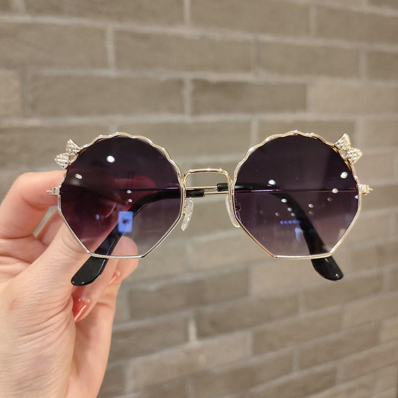 Yeni sevimli fiyonklu çocuk gözlüğü güneş gözlüğü trend moda çok yönlü güneş gözlüğü çocuklar
