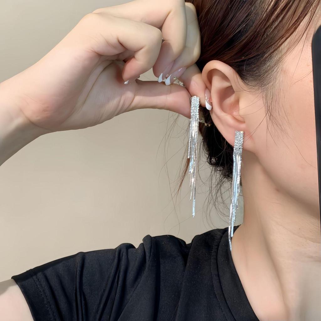 Elegant Tassel Ear Clip | No Piercing | High-End Cold Style