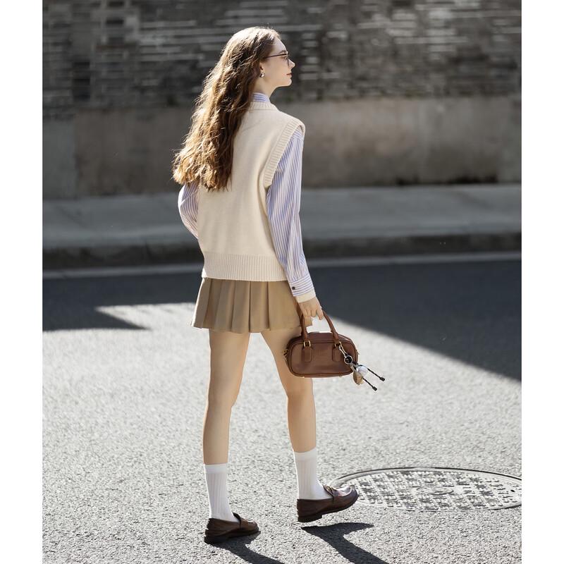 TonLion Damski Dzianinowy Sweterek Bez Rękawów Z Okrągłym Dekoltem i Haftem ze Snoopy