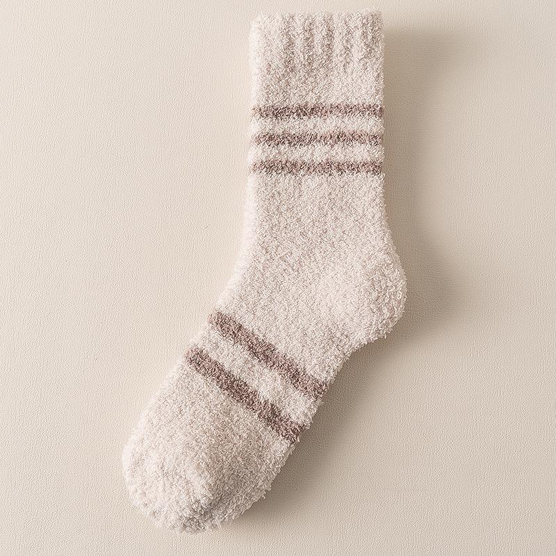 Men's Mid-Calf Coral Fleece Socks - Thickened, Velvet-Lined for Autumn/Winter; Ideal for Sleeping and Warm Floors.