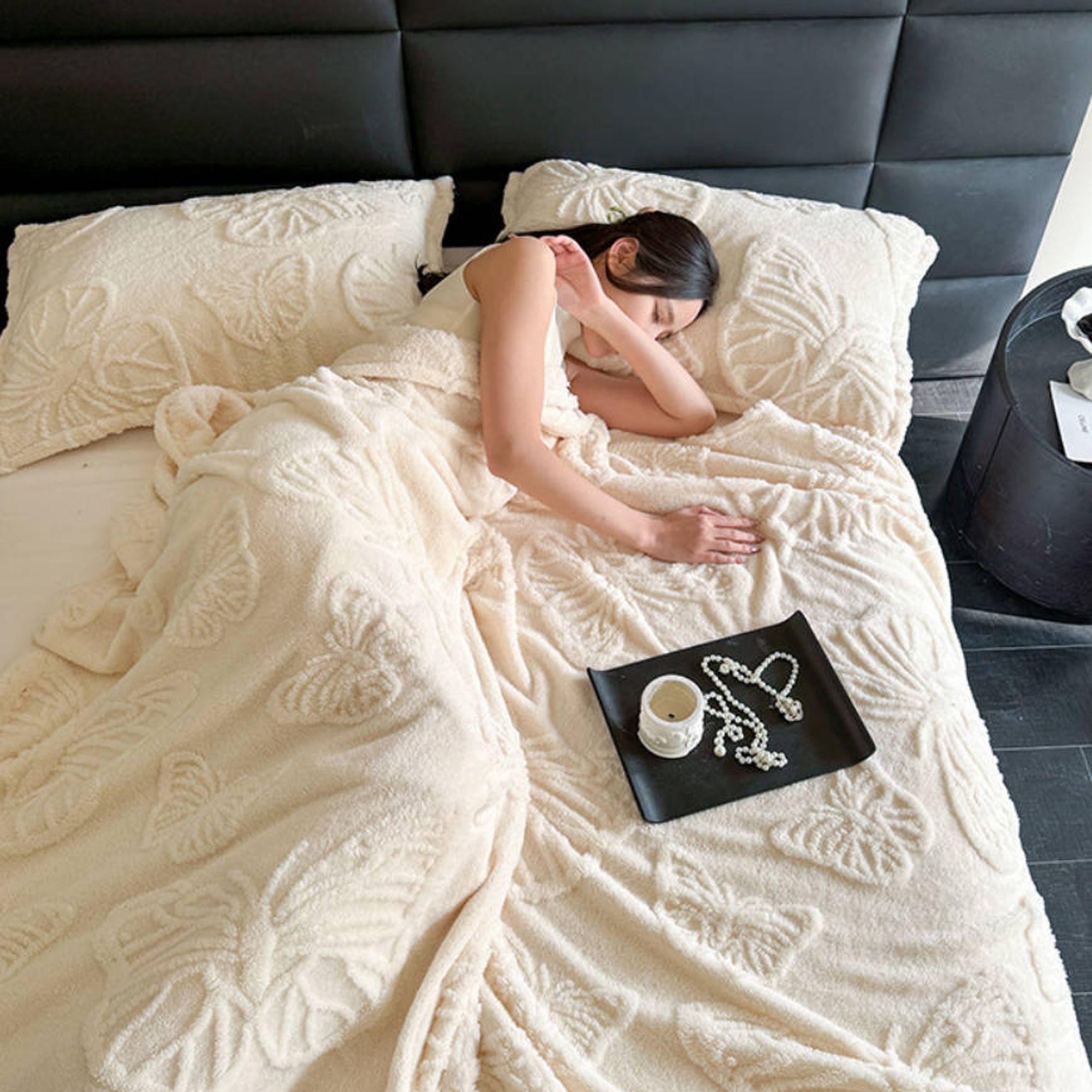 GentleSoft Sage Green Throw Blanket for Couch - Checkered Fleece Blankets Gifts for Women Men Girls, Cute Soft Cozy Throw for Be 100x150cm